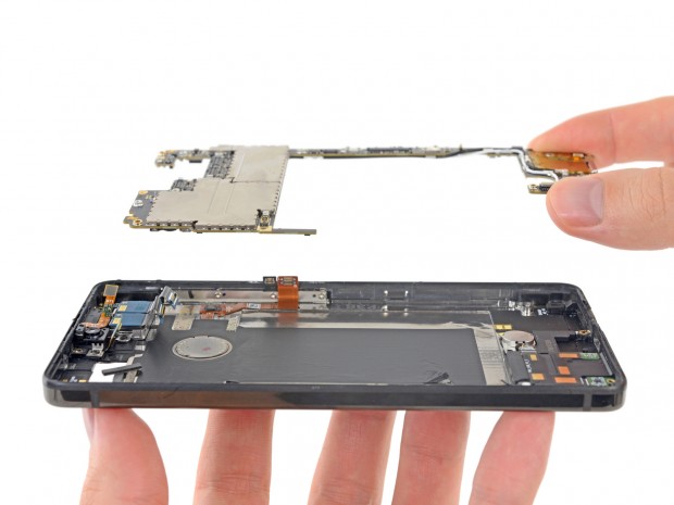 Die Hauptplatine des Essential Phone (Bild: iFixit)