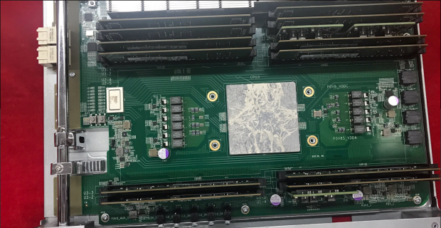 Board mit Matrix2000 (Foto: Satoshi Matsuoka)