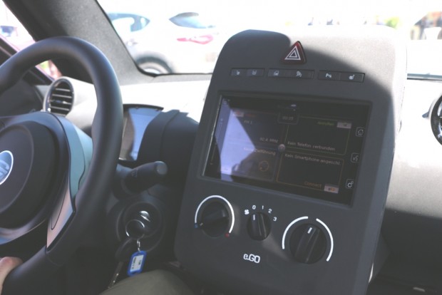 Das Wageninnere ist eher spartanisch ausgestattet. Extras sind jedoch gegen Aufpreis erhältlich. (Foto: Friedhelm Greis)