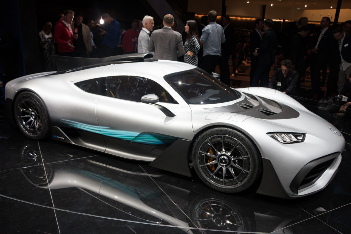 ... mit einem Vebrennungsmotor und zwei Elektroeinheiten. (Foto: Werner Pluta/Golem.de)