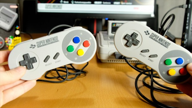 Links der neue, rechts der alte Controller (Foto: Michael Wieczorek/Golem.de)