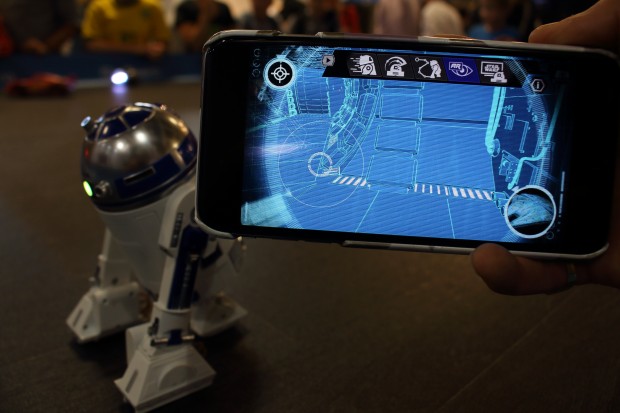 Darin gibt es auch virtuelle Ansichten bekannter Star-Wars-Raumschiffe. (Bild: Alexander Merz/Golem.de)