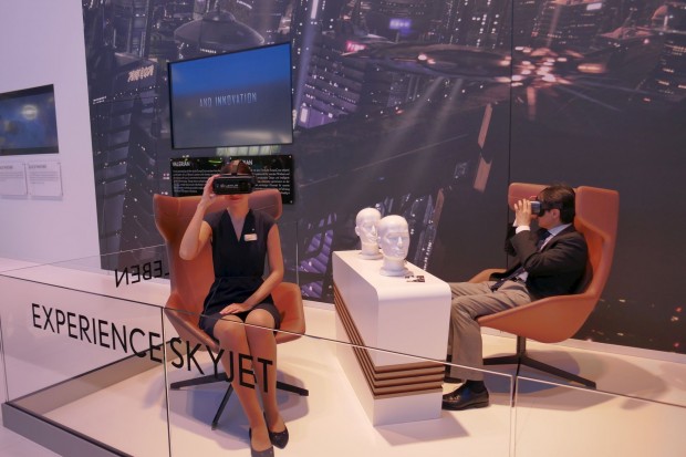 Early Adaptor warten ungeduldig auf die Vorbestellung des Spacecrafts Skyjet und dürfen bei Lexus in der Zwischenzeit virtuell Probe fahren. (Foto: Gaetano Rizzo)