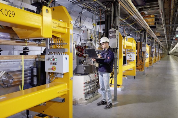 In Undulatoren werden sie dazu gebracht, Röntgenblitze zu emittieren. (Foto: Heiner Müller-Elsner/European Xfel)