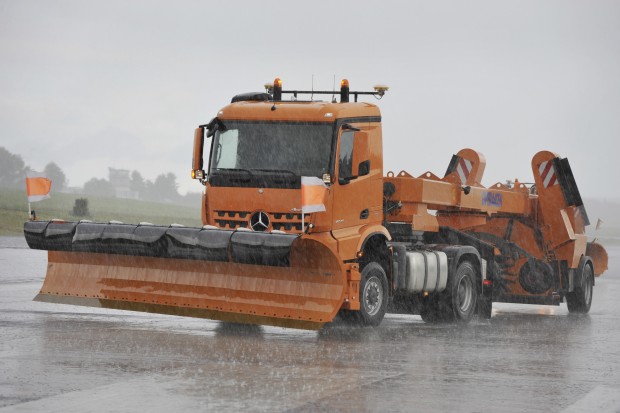Automated Airfield Ground Maintenance (Bild: Daimler)