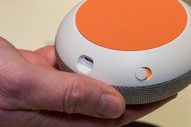 Google Home Mini (Bild: Martin Wolf/Golem.de)