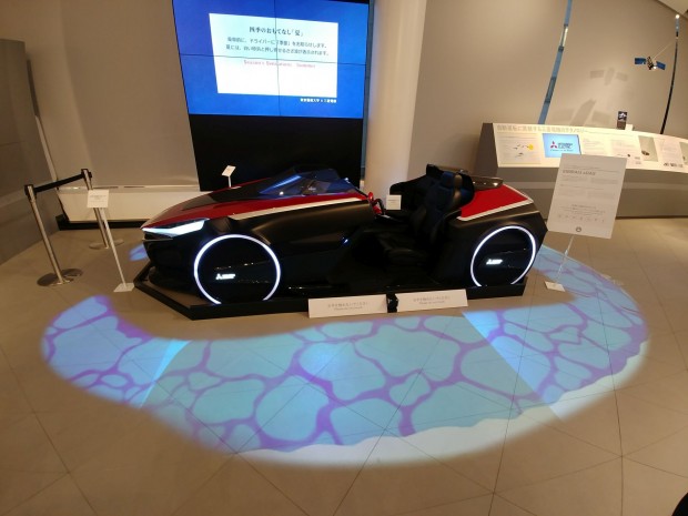 Die Beamer-Technik setzt Mitsubishi Electric bereits bei seiner Fahrzeugstudie Emirai3 xDAS ein. (Bild: Tobias Költzsch/Golem.de)