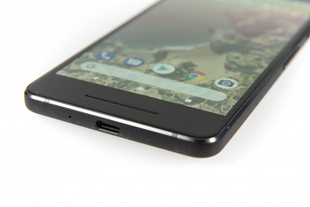 Das Pixel 2 kommt von HTC. (Bild: Martin Wolf/Golem.de)