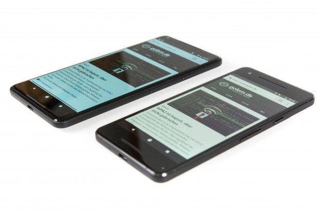 Als unangenehm und störend empfinden wir die kalte Farbwiedergabe des Pixel 2 XL. Schauen wir schräg auf das Display, ist deutlich ein blauer Farbstich zu erkennen. (Bild: Martin Wolf/Golem.de)