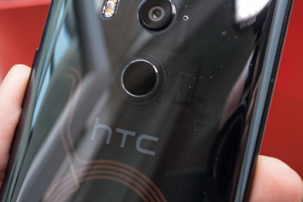 Das U11 Plus hat den Fingerabdrucksensor auf der Rückseite. (Bild: Martin Wolf/Golem.de)