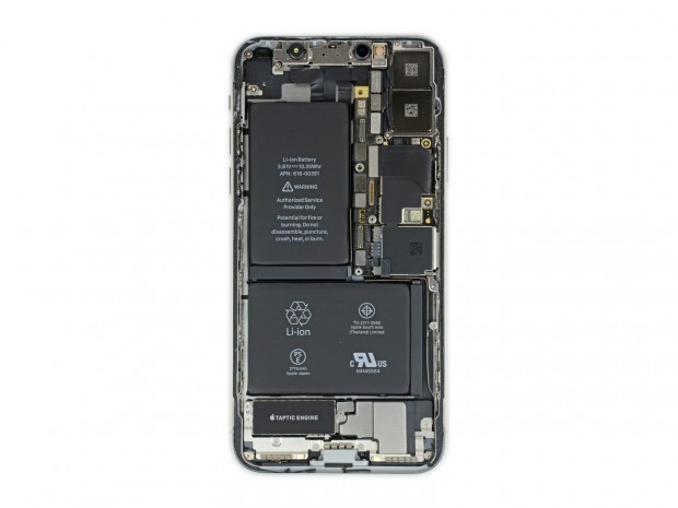 Der Akku des iPhone X hat eine Kapazität von 10,35 Wh. (Bild: iFixit)