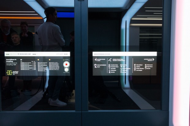 Bildschirme infomieren über das Angebot im Zug ... (Foto: Werner Pluta/Golem.de)