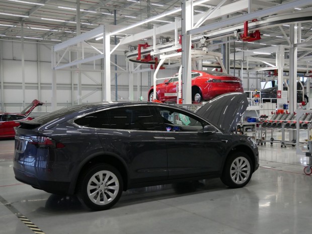 ... und das Model X. (Foto: Dirk Kunde)