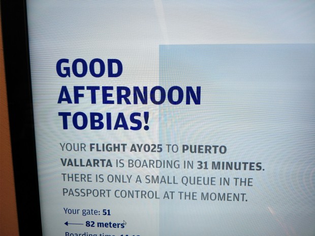 Nachdem uns das System erkannt hat, werden uns praktische Informationen zu unserem fiktiven Flug angezeigt. (Bild: Tobias K&ouml;ltzsch/Golem.de)