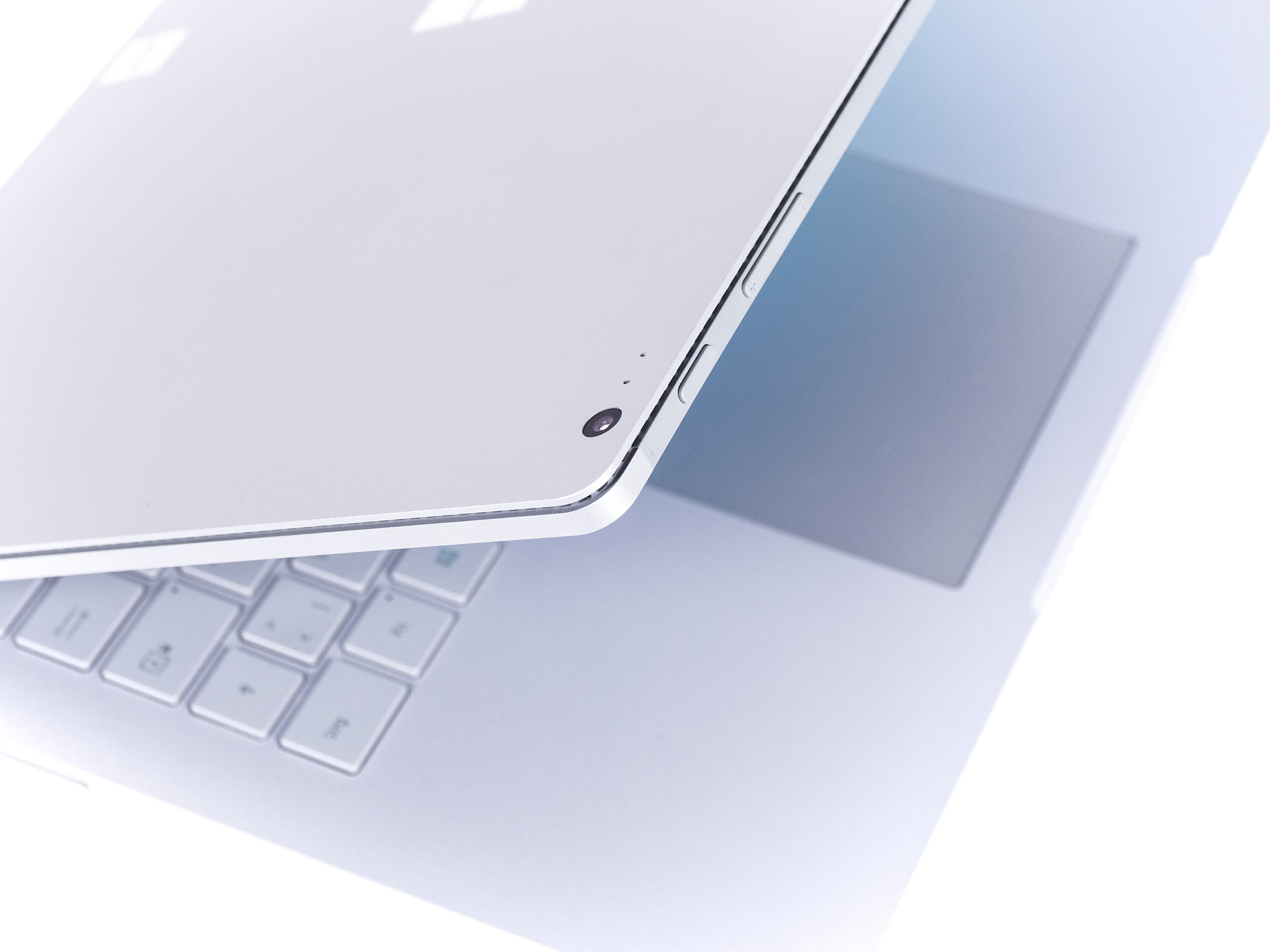 Laufzeit und Leistung steigen, der Geräuschpegel sinkt - Surface Book 2 ...