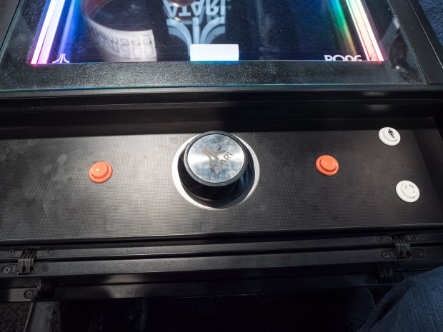 Die Bedienungselemente des Pong-Tisches (Bild: Martin Wolf/Golem.de)