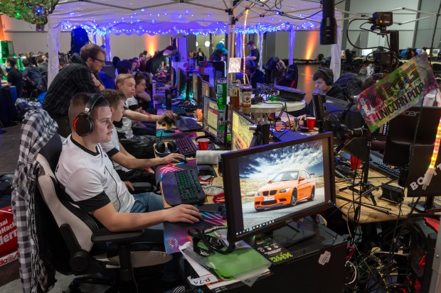 Vollgas: Rennspielfans in der LANArea (Bild: Tom Schulze/Leipziger Messe GmbH)
