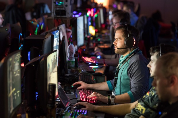 Entspannt und konzentriert: Teilnehmer der LAN-Party (Bild: Tom Schulze/Leipziger Messe GmbH)