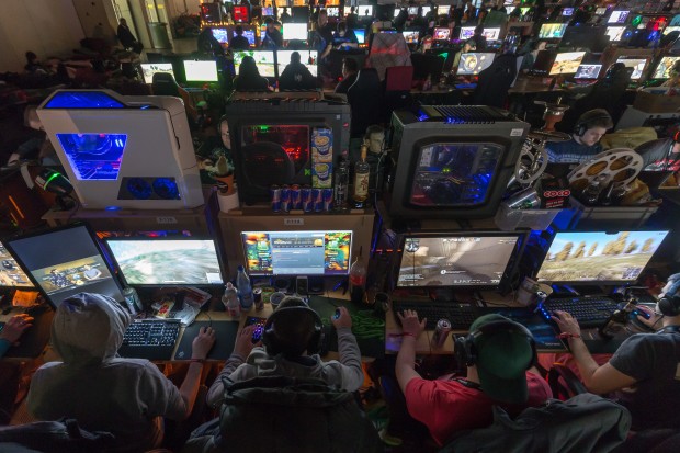 Hoch-Stapelei bei der LAN-Party (Bild: Tom Schulze/Leipziger Messe GmbH)