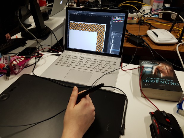 Transmaze: die Grafikerinnen in Aktion  (Bild: Achim Fehrenbach)