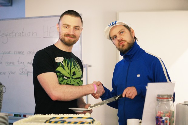 Ganz wichtig: Es gab Kuchen. (Bild: Sandy Kramer/Booster-Space)