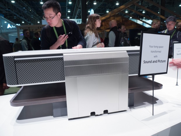 Die Rückseite hingegen passt vom Aussehen nicht zum Rest. (Bild: Martin Wolf/Golem.de)