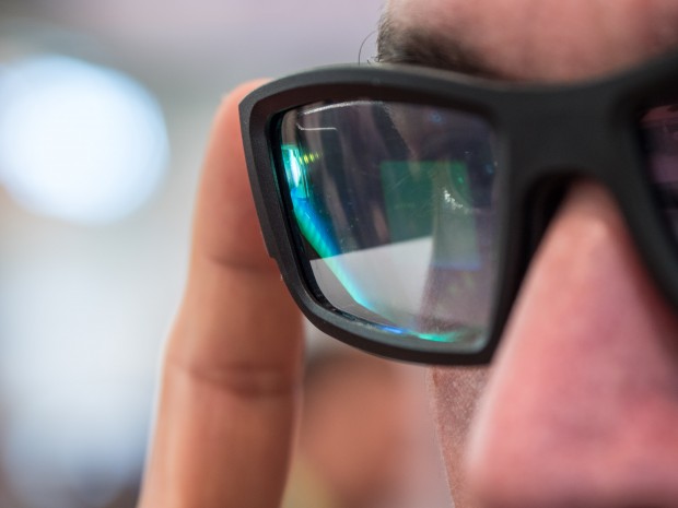 Durch die Menüs navigieren wir mit Hilfe eines Touchpads. (Bild: Martin Wolf/Golem.de)