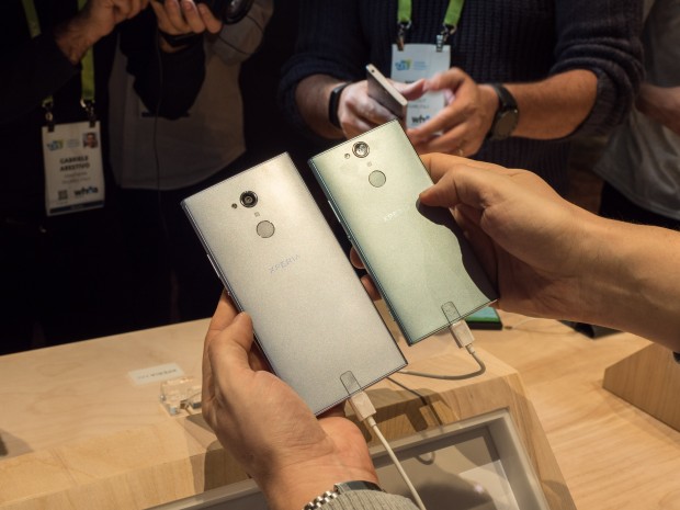 Das Xperia XA2 Ultra und das Xperia XA2 nebeneinander (Bild: Martin Wolf/Golem.de)