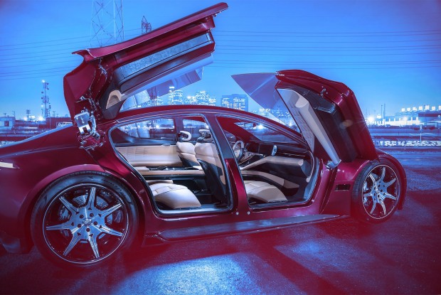 Auffällig sind die gegenläufig öffnenden Scherentüren. (Foto: Fisker)