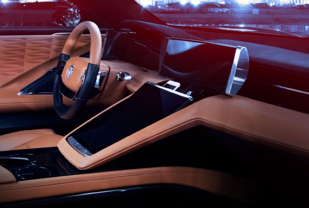 Das Armaturenbrett besteht aus Bildschirmen. (Foto: Fisker)