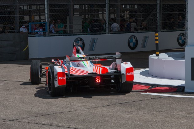 Die Heckpartie wird durch den großen Flügel bestimmt. (Foto: Werner Pluta/Golem.de)