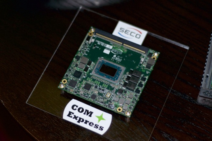 Kleines Mainboard mit Ryzen V1000 (Foto: Andreas Sebayang/Golem.de)