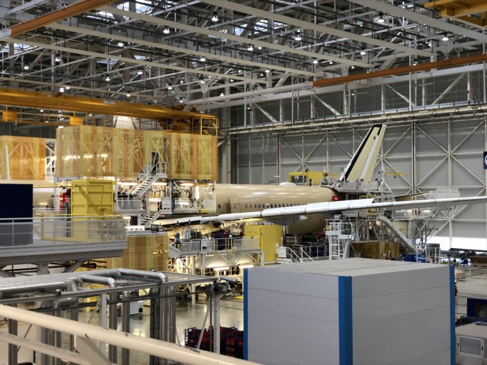 Hier ist die Maschine Nummer 7 des Typs A350-1000. Fertigungsstand laut Airbus: rund 25 Prozent. (Foto: Andreas Sebayang)