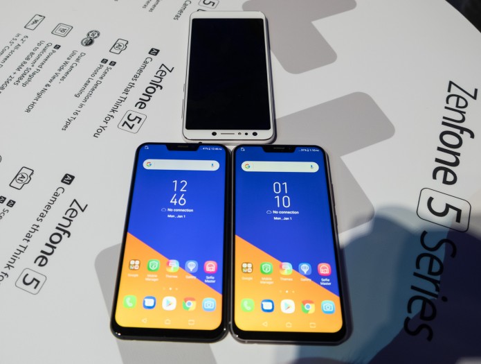Zenfone 5 Lite (oben), 5 (links) und 5Z (rechts). (Foto: Michael Wieczorek/Golem.de)