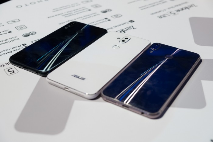 Das 5Z (rechts) ist das teuerste Smartphone der 5er Serie. (Foto: Michael Wieczorek/Golem.de)