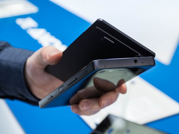 Aufgeklappt ist die dickere Seite 8,7 mm dick. Das Gewicht des Smartphones liegt bei 232 Gramm. (Bild: Martin Wolf/Golem.de)