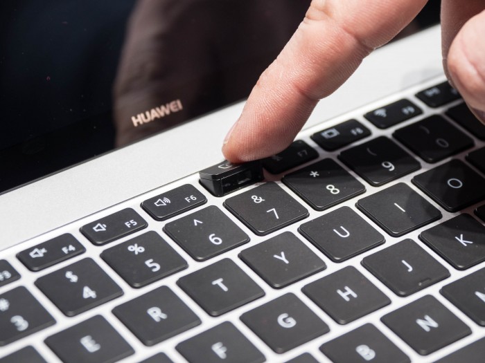 Die Kamera fährt auf Druck aus. (Martin Wolf/Golem.de)