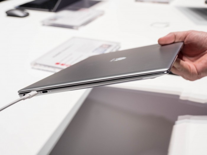 Das Gehäuse ist verhältnismäßig dünn. (Martin Wolf/Golem.de)