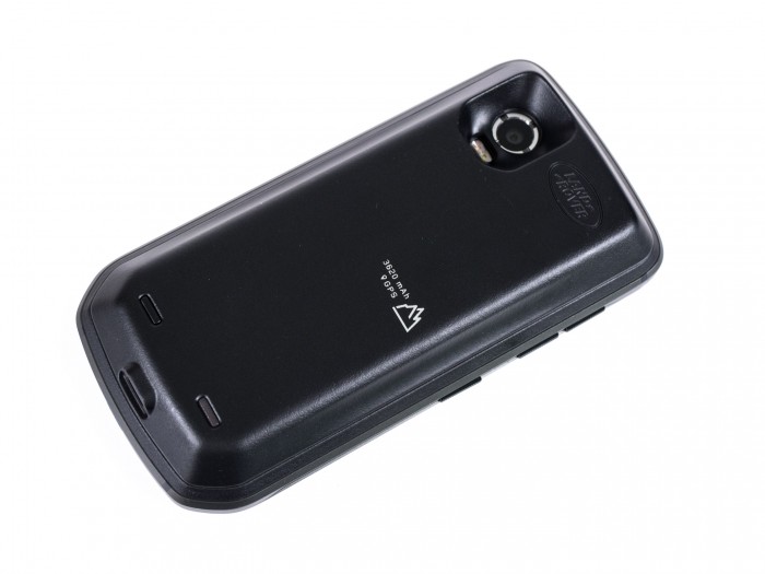 Mit dem Adventure Pack wird das Explore-Smartphone sehr dick. (Martin Wolf/Golem.de)