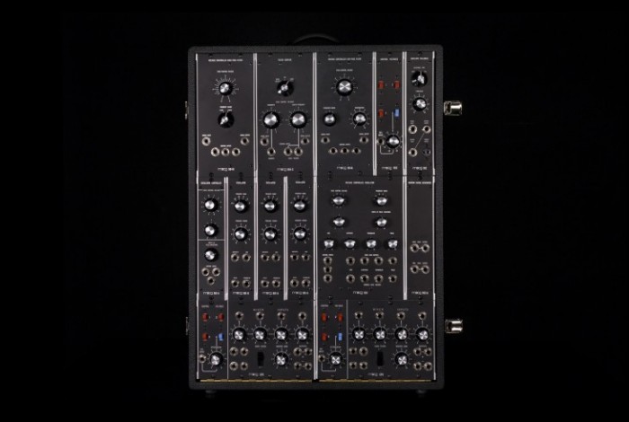 Eines der drei Cabinets des Synthesizer IIIp (Bild: Moog Music)