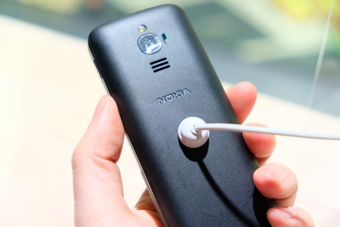 Nokia 8110 4G von HMD Global (Bild: Michael Wieczorek/Golem.de)