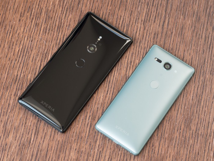 Das Xperia XZ2 Compact neben dem Xperia XZ 2 (Bild: Martin Wolf/Golem.de)