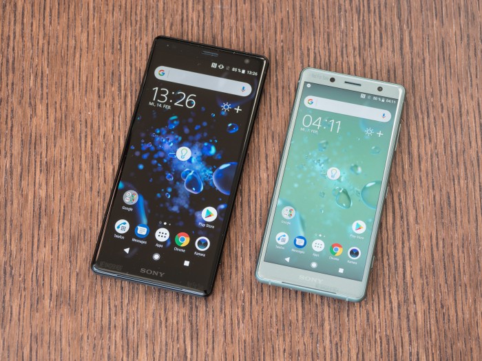 Trotz des Gr&ouml;&szlig;enunterschiedes sind die beiden Smartphones fast gleich ausgestattet. (Bild: Martin Wolf/Golem.de)