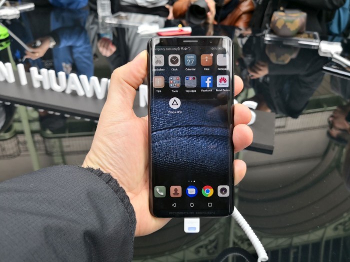 Das Huawei Porsche Design Mate RS (Bild: Tobias K&ouml;ltzsch/Golem.de)