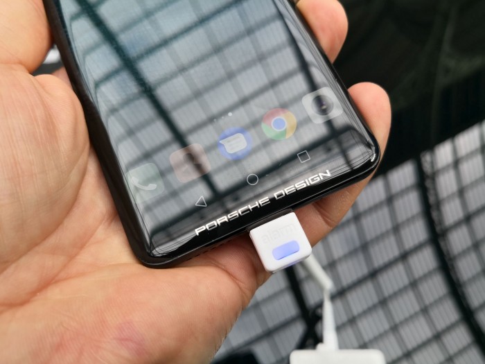 Das Huawei Porsche Design Mate RS (Bild: Tobias K&ouml;ltzsch/Golem.de)