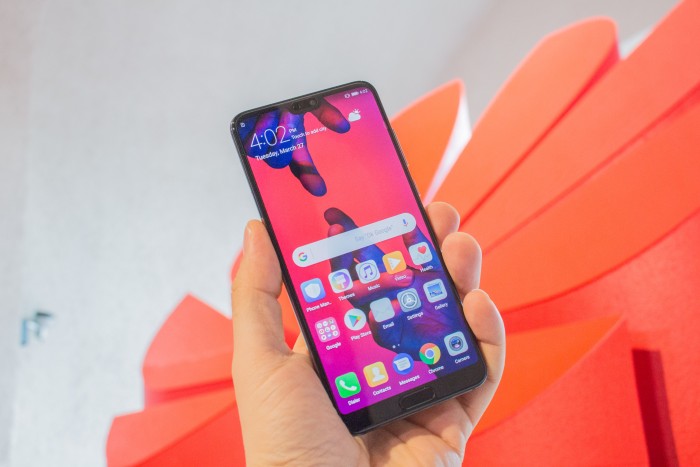 Das Displayformat ist mit 18,7:9 etwas langgestreckter als bei den neuen Galaxy-S9-Modellen. (Bild: Tobias K&ouml;ltzsch/Golem.de)