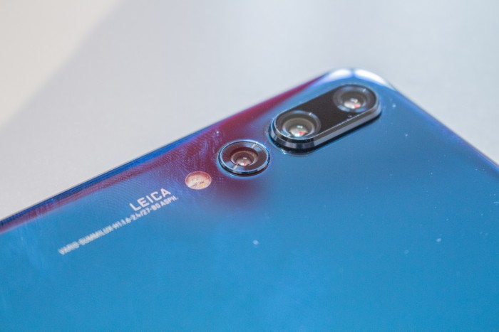 Das P20 Pro hat eine Dreifachkamera: Das neue dritte Objektiv hat eine l&auml;ngere Brennweite und erm&ouml;glicht Teleaufnahmen. (Bild: Tobias K&ouml;ltzsch/Golem.de)