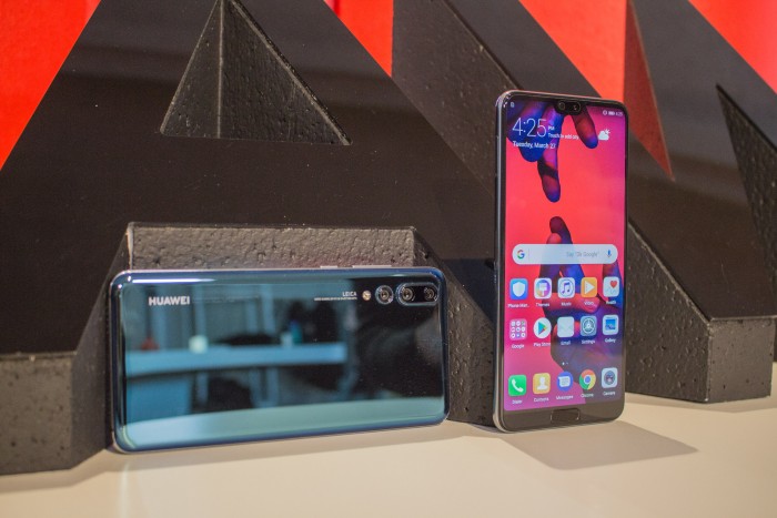 Die Vorder- und R&uuml;ckseite des P20 Pro (Bild: Tobias K&ouml;ltzsch/Golem.de)