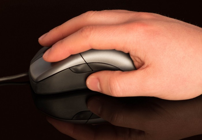 Intellimouse Classic im Handfl&auml;chen-Griff (Bild: Michael Wieczorek/Golem.de)