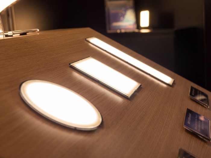 Oledworks neue Panels gibt es mit 3.000 und 4.000 Kelvin. (Bild: Martin Wolf/Golem.de)